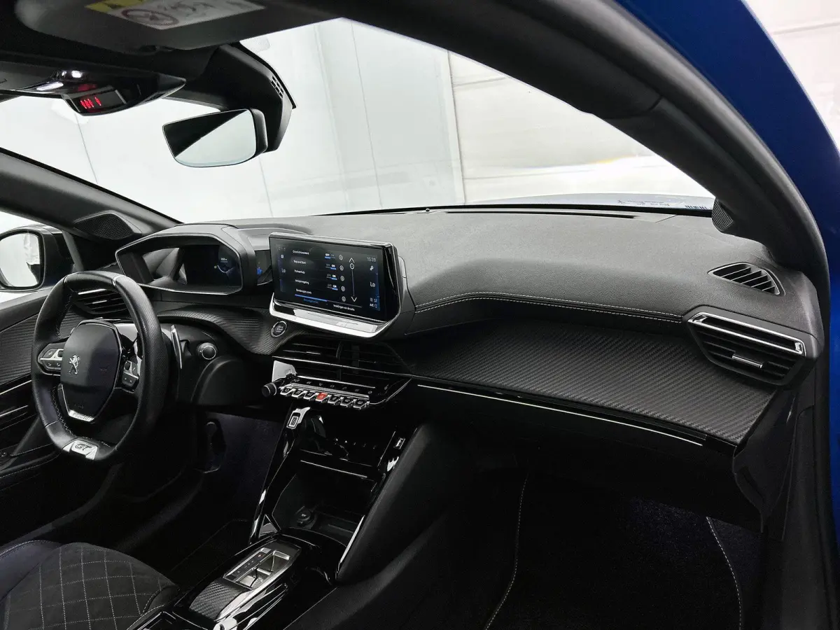 GT Pack 130pk Automaat | Navigatie | Achteruitrijcamera | Leder/Alcantara | Stoelverwarming | Full Led koplampen | Adaptieve Cruise Control | 3D Cockpit | Parkeersensoren v+a | Climate Contr