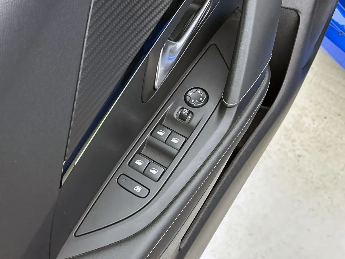 GT Pack 130pk Automaat | Navigatie | Achteruitrijcamera | Leder/Alcantara | Stoelverwarming | Full Led koplampen | Adaptieve Cruise Control | 3D Cockpit | Parkeersensoren v+a | Climate Contr