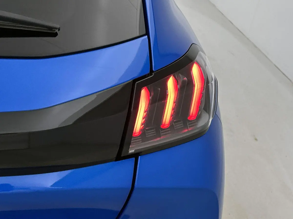 GT Pack 130pk Automaat | Navigatie | Achteruitrijcamera | Leder/Alcantara | Stoelverwarming | Full Led koplampen | Adaptieve Cruise Control | 3D Cockpit | Parkeersensoren v+a | Climate Contr