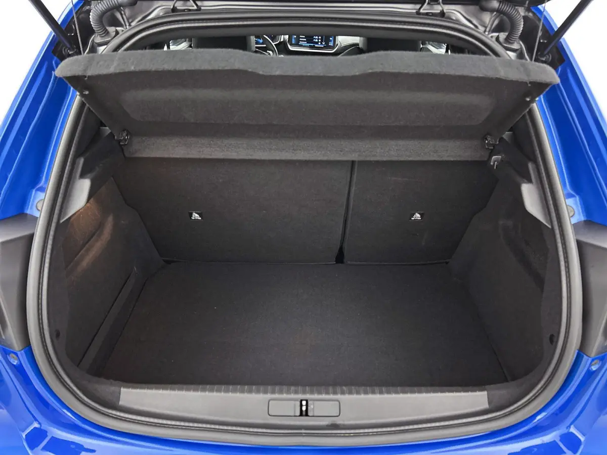 GT Pack 130pk Automaat | Navigatie | Achteruitrijcamera | Leder/Alcantara | Stoelverwarming | Full Led koplampen | Adaptieve Cruise Control | 3D Cockpit | Parkeersensoren v+a | Climate Contr