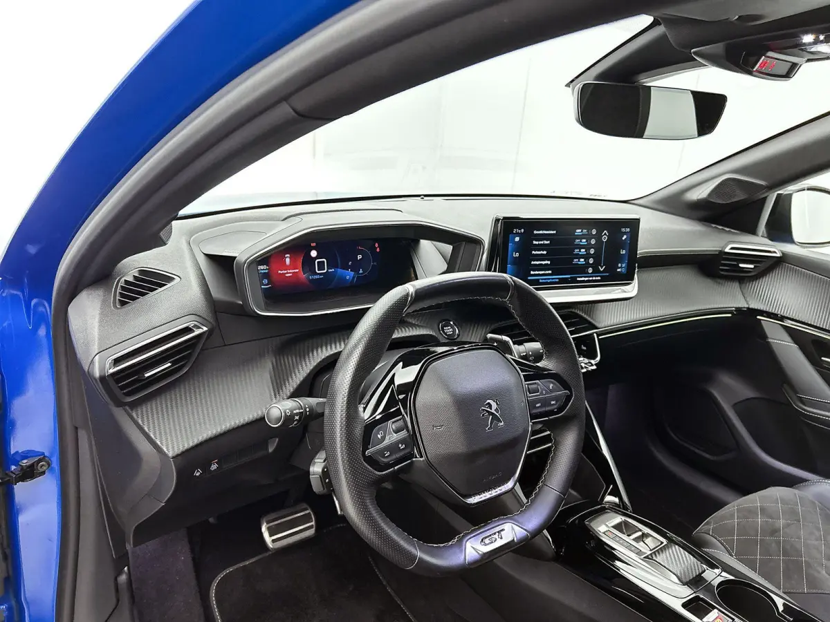 GT Pack 130pk Automaat | Navigatie | Achteruitrijcamera | Leder/Alcantara | Stoelverwarming | Full Led koplampen | Adaptieve Cruise Control | 3D Cockpit | Parkeersensoren v+a | Climate Contr