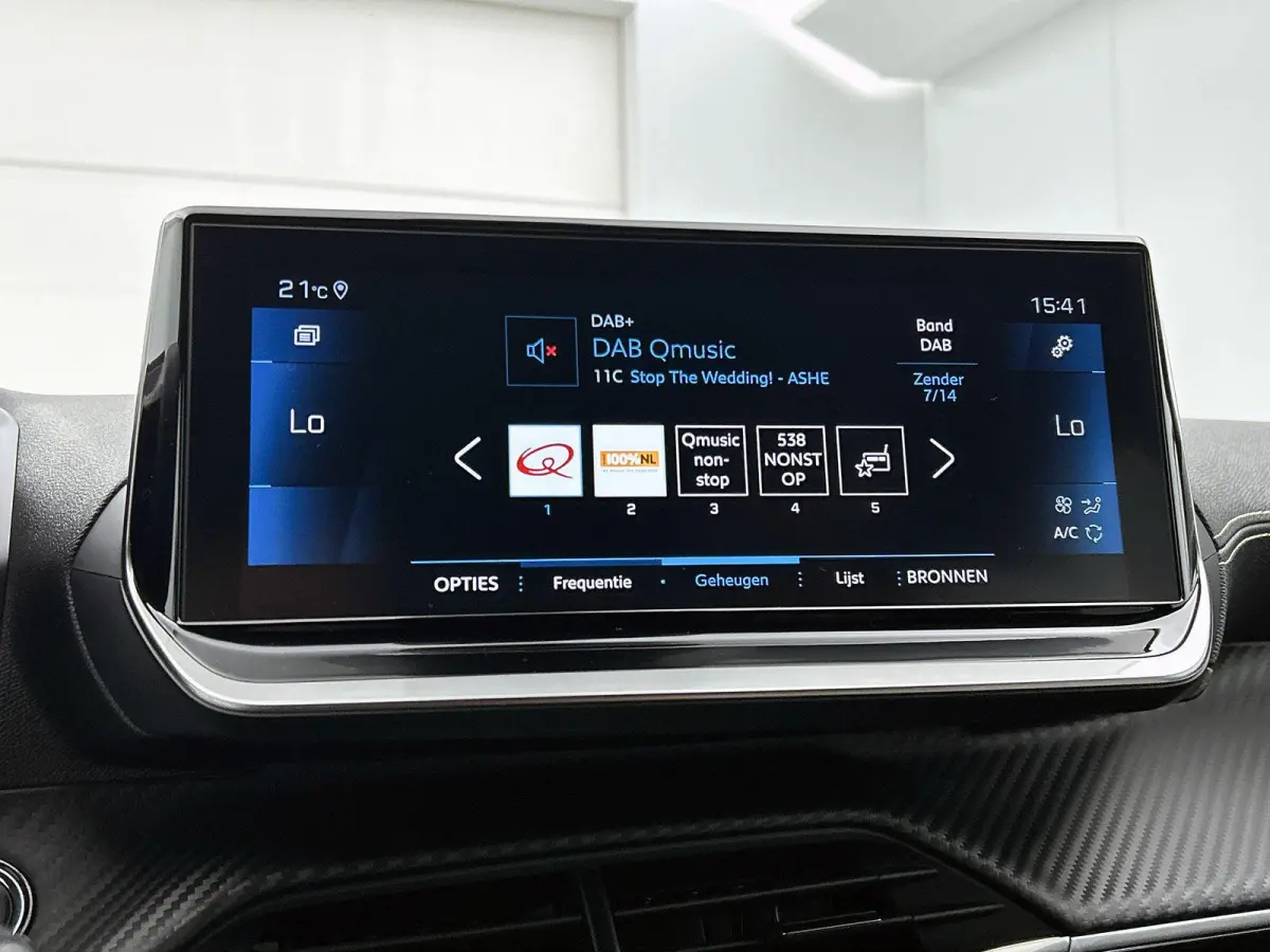 GT Pack 130pk Automaat | Navigatie | Achteruitrijcamera | Leder/Alcantara | Stoelverwarming | Full Led koplampen | Adaptieve Cruise Control | 3D Cockpit | Parkeersensoren v+a | Climate Contr