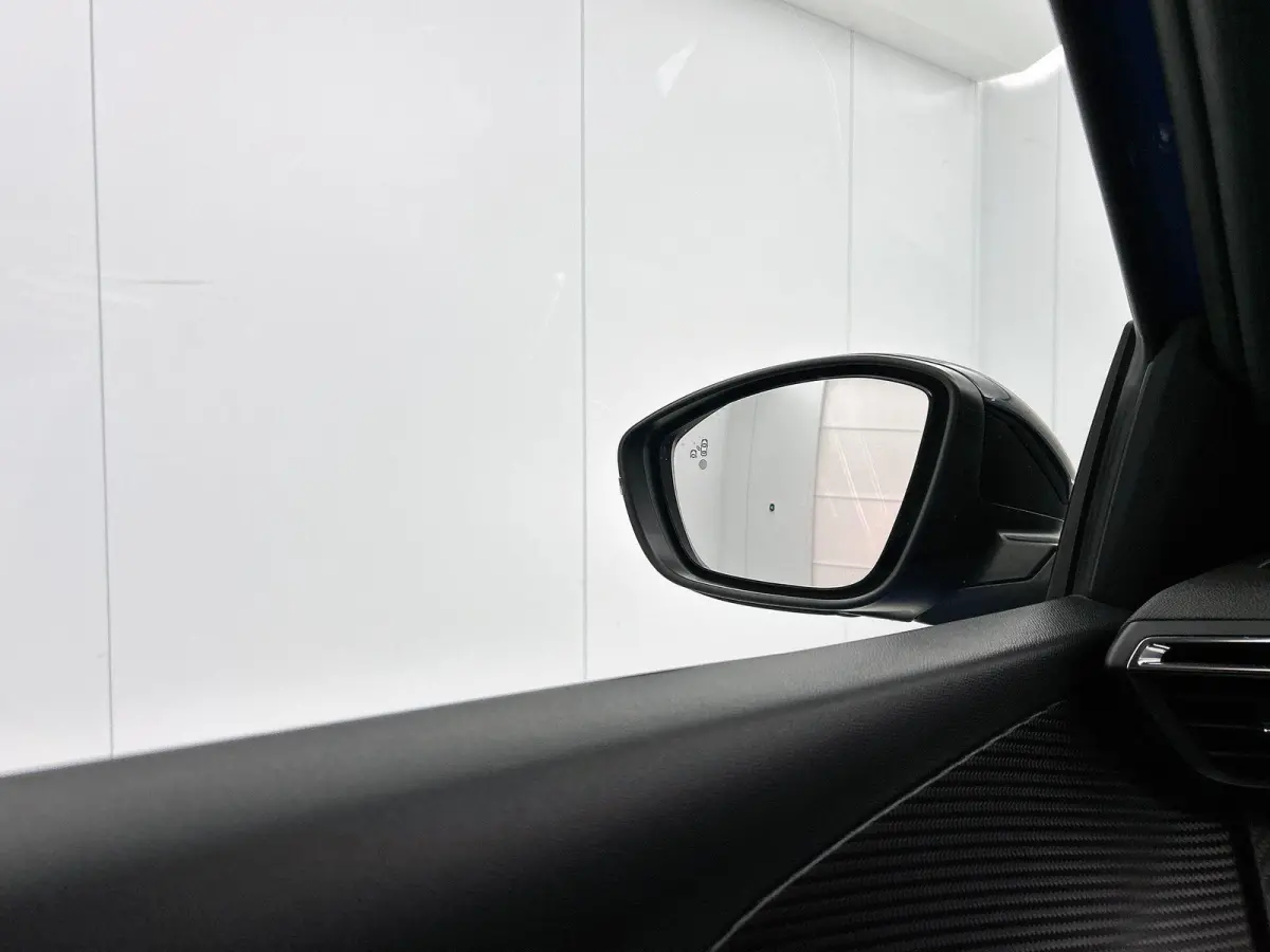 GT Pack 130pk Automaat | Navigatie | Achteruitrijcamera | Leder/Alcantara | Stoelverwarming | Full Led koplampen | Adaptieve Cruise Control | 3D Cockpit | Parkeersensoren v+a | Climate Contr