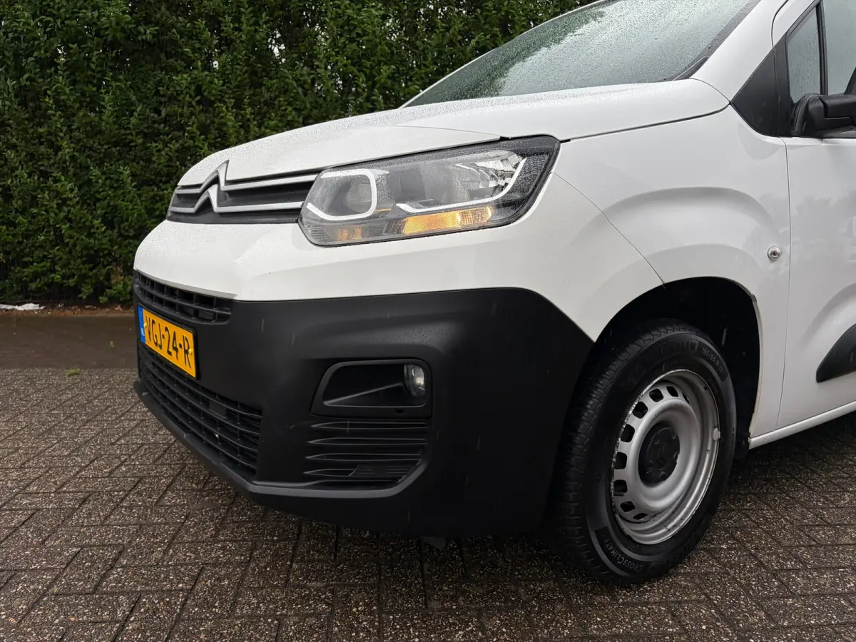Club 1.5 BlueHDI 100pk | Navigatie | Trekhaak | Betimmering | 3 zitplaatsen |