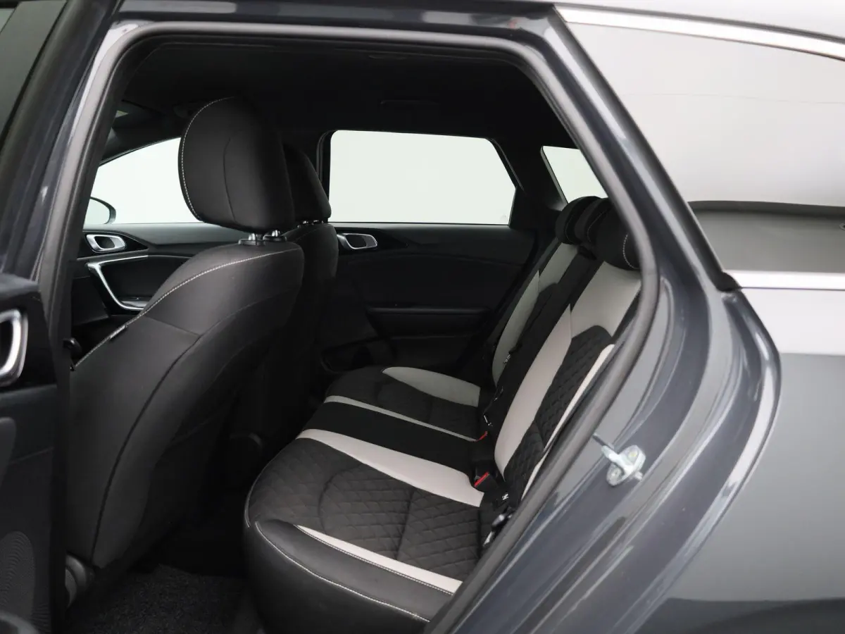 1.0 T-GDi GT-Line Business Edition | Apple Carplay / Android Auto | Camera | Navigatie | Keyless | Stoel/Stuurverwarming |