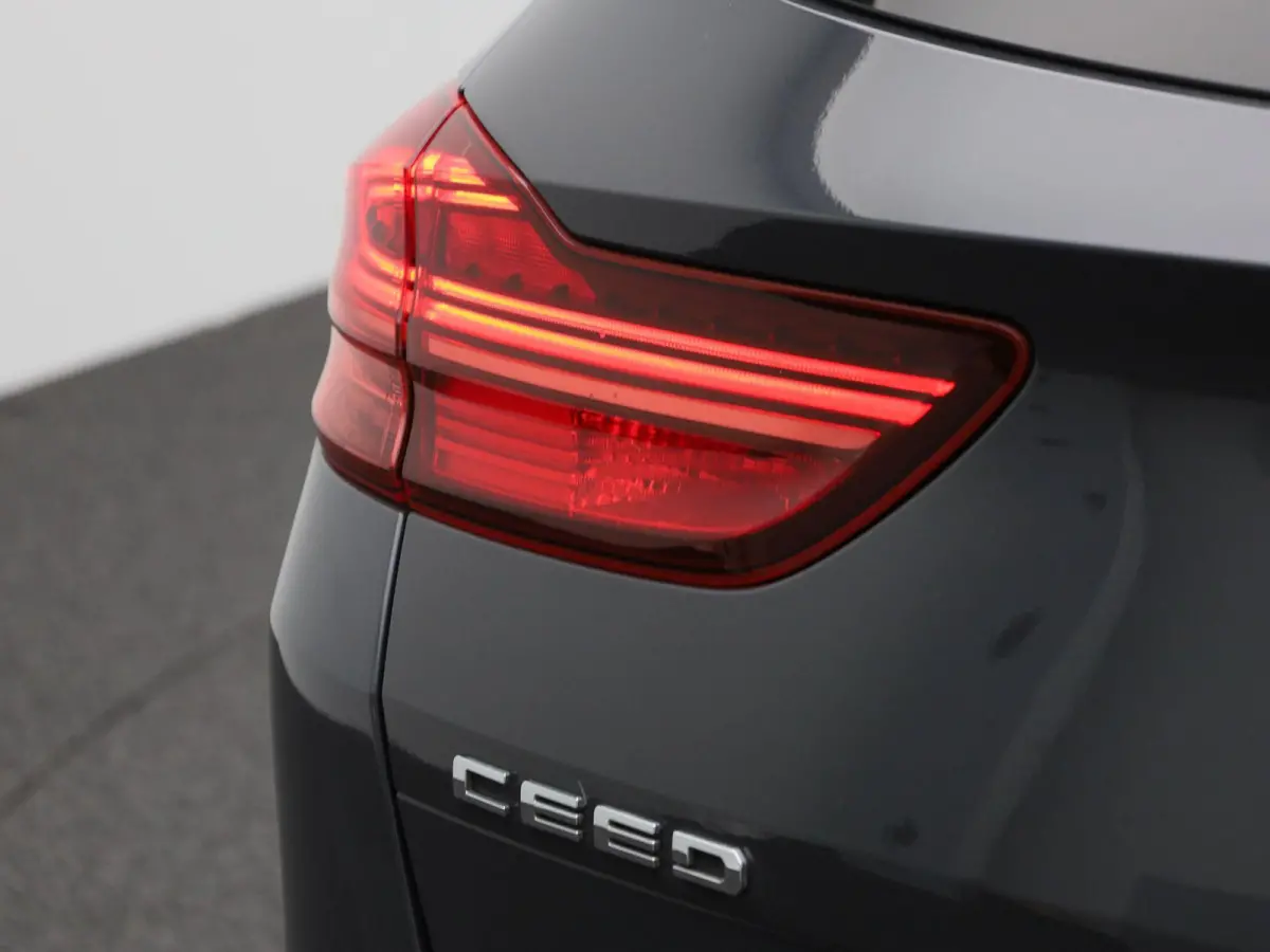 1.0 T-GDi GT-Line Business Edition | Apple Carplay / Android Auto | Camera | Navigatie | Keyless | Stoel/Stuurverwarming |