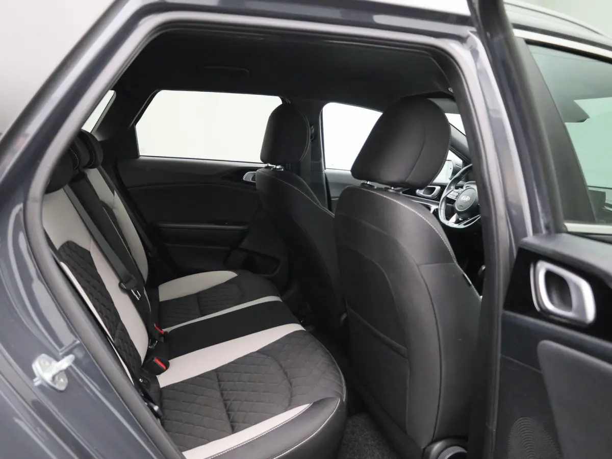 1.0 T-GDi GT-Line Business Edition | Apple Carplay / Android Auto | Camera | Navigatie | Keyless | Stoel/Stuurverwarming |