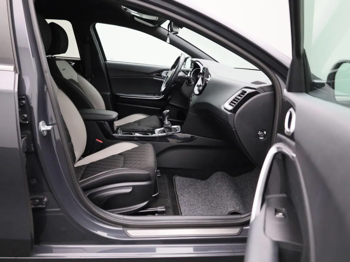 1.0 T-GDi GT-Line Business Edition | Apple Carplay / Android Auto | Camera | Navigatie | Keyless | Stoel/Stuurverwarming |