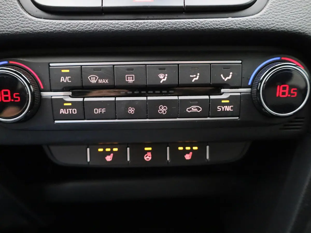 1.0 T-GDi GT-Line Business Edition | Apple Carplay / Android Auto | Camera | Navigatie | Keyless | Stoel/Stuurverwarming |