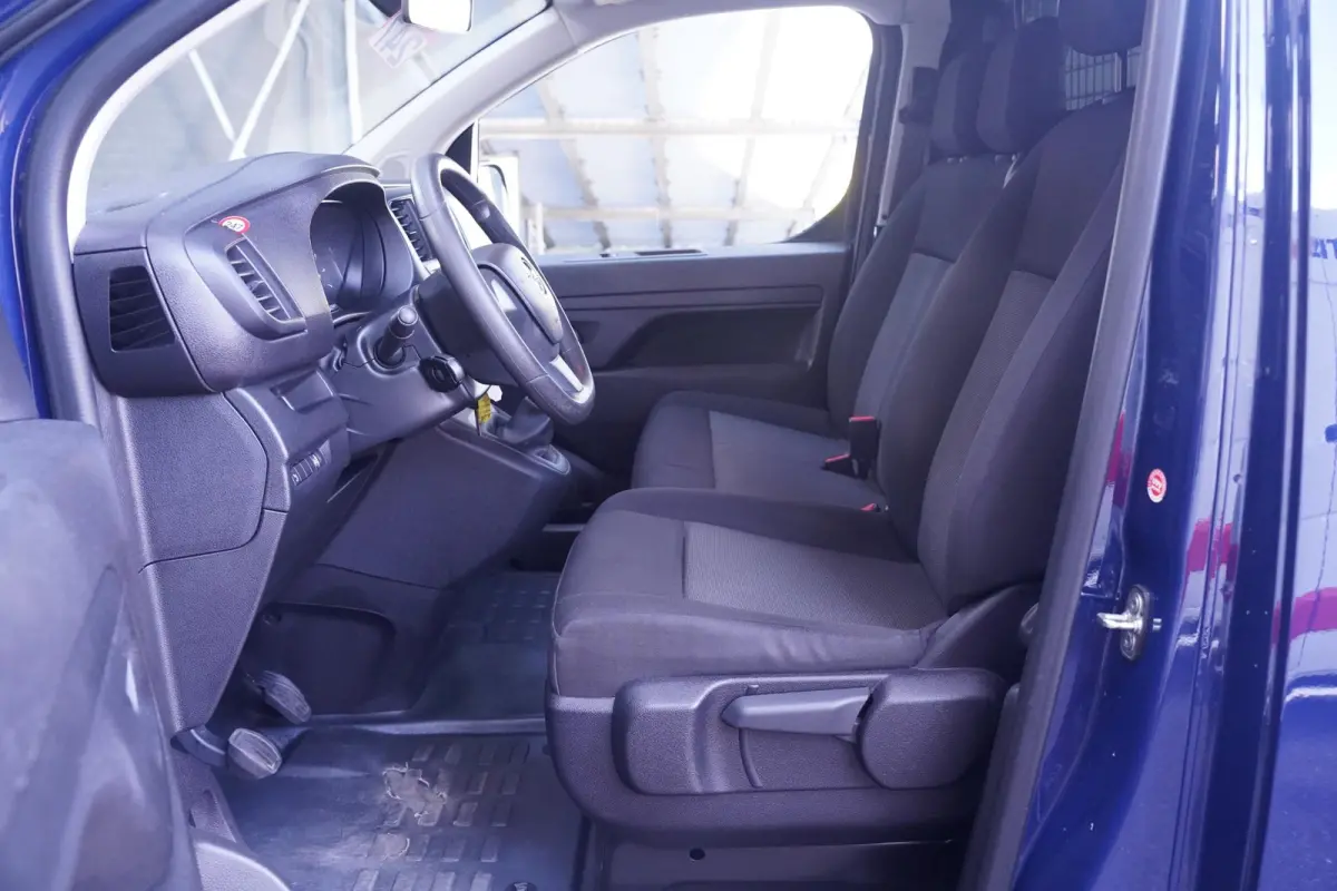 1.5 CDTI 120 pk L2H1 Edition Airco, Cruise Control Laadruimte Pakket, PDC achter, 3-Zits