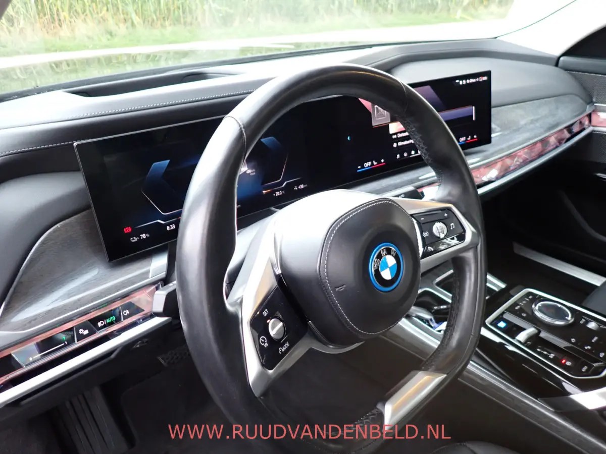 eDrive 106 kWh !! EX BTW 53.636 !! SOH 94% / HEAD-UP / SOFT-CLOSE / ACTIVE-STEERING / 360*
