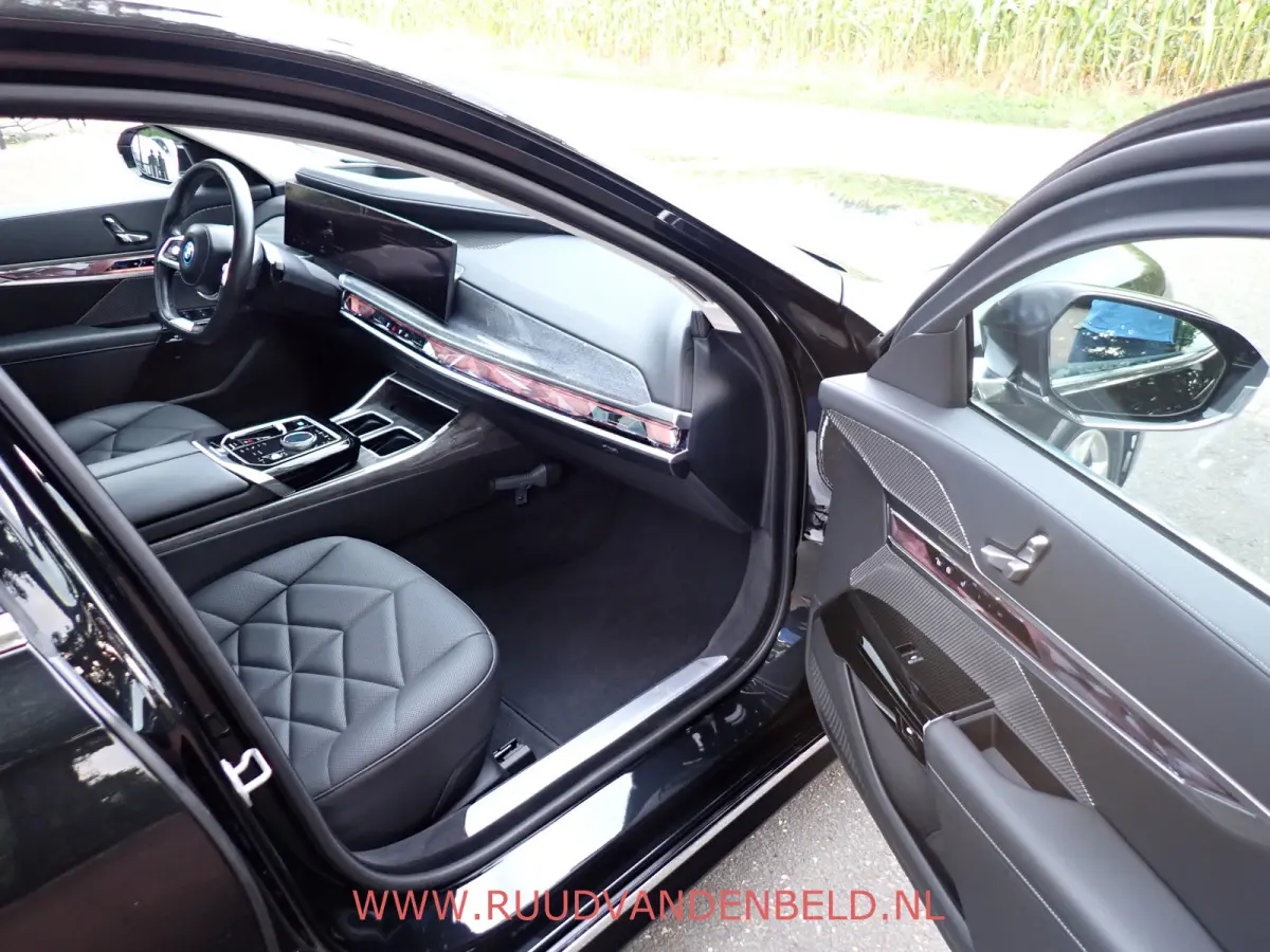 eDrive 106 kWh !! EX BTW 53.636 !! SOH 94% / HEAD-UP / SOFT-CLOSE / ACTIVE-STEERING / 360*