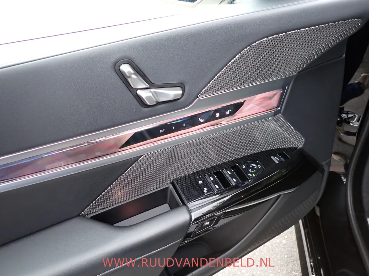 eDrive 106 kWh !! EX BTW 53.636 !! SOH 94% / HEAD-UP / SOFT-CLOSE / ACTIVE-STEERING / 360*