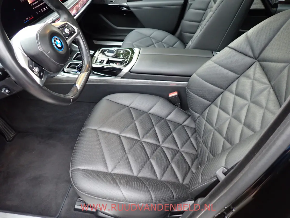 eDrive 106 kWh !! EX BTW 53.636 !! SOH 94% / HEAD-UP / SOFT-CLOSE / ACTIVE-STEERING / 360*