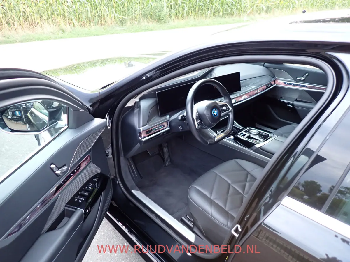 eDrive 106 kWh !! EX BTW 53.636 !! SOH 94% / HEAD-UP / SOFT-CLOSE / ACTIVE-STEERING / 360*