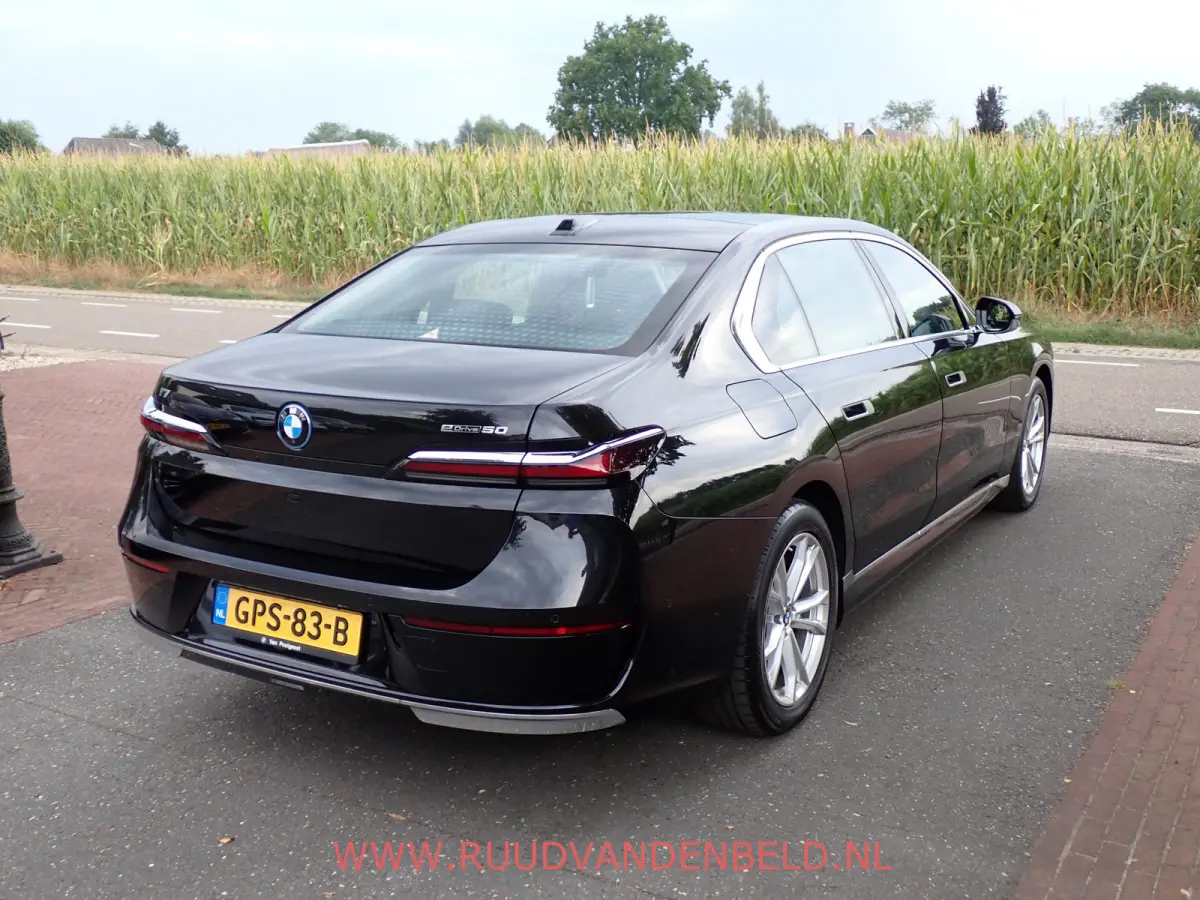 eDrive 106 kWh !! EX BTW 53.636 !! SOH 94% / HEAD-UP / SOFT-CLOSE / ACTIVE-STEERING / 360*