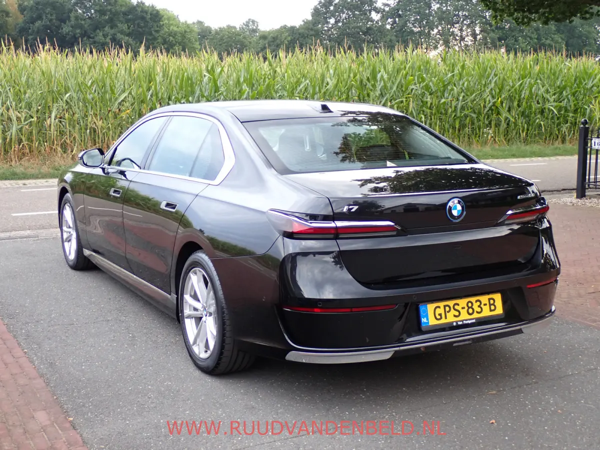 eDrive 106 kWh !! EX BTW 53.636 !! SOH 94% / HEAD-UP / SOFT-CLOSE / ACTIVE-STEERING / 360*