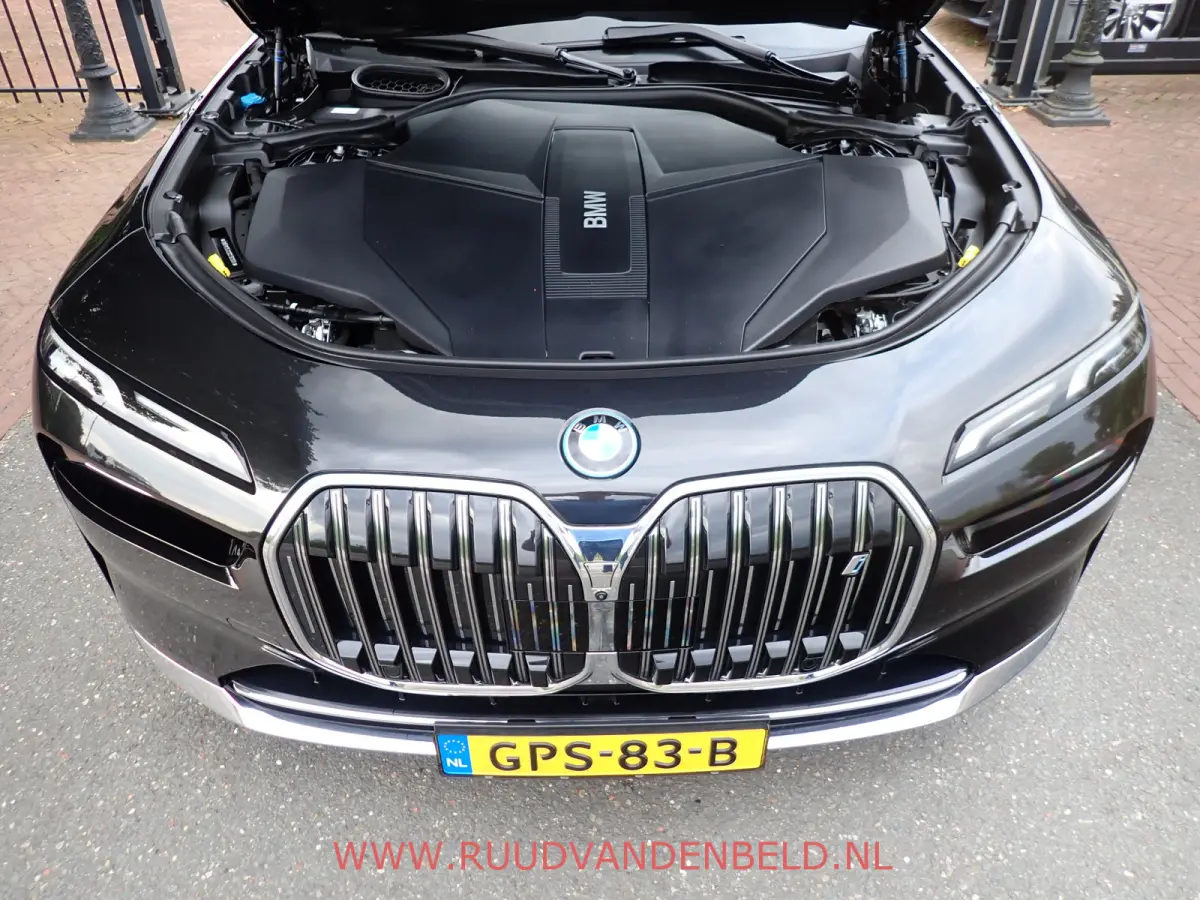 eDrive 106 kWh !! EX BTW 53.636 !! SOH 94% / HEAD-UP / SOFT-CLOSE / ACTIVE-STEERING / 360*