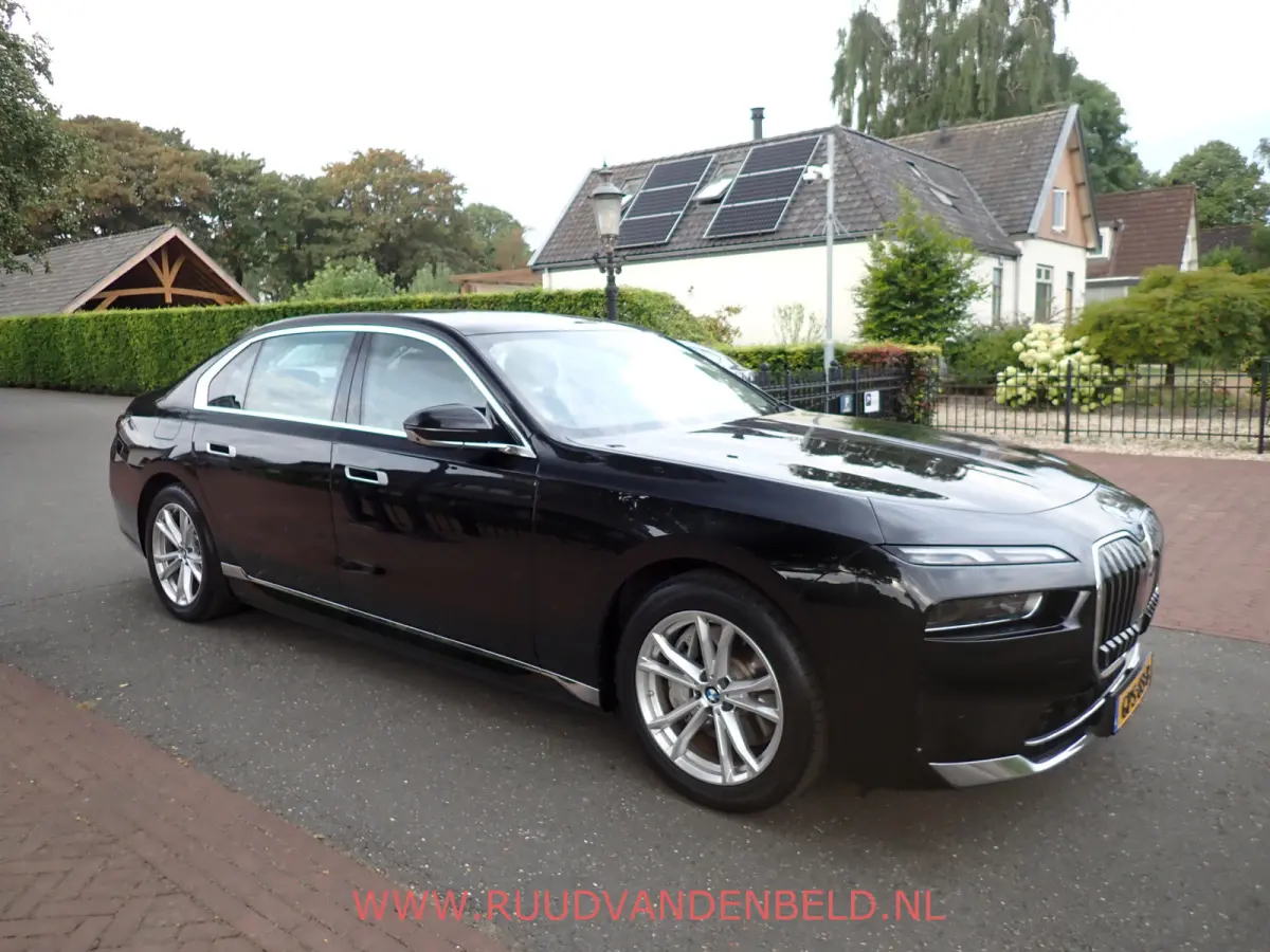 eDrive 106 kWh !! EX BTW 53.636 !! SOH 94% / HEAD-UP / SOFT-CLOSE / ACTIVE-STEERING / 360*