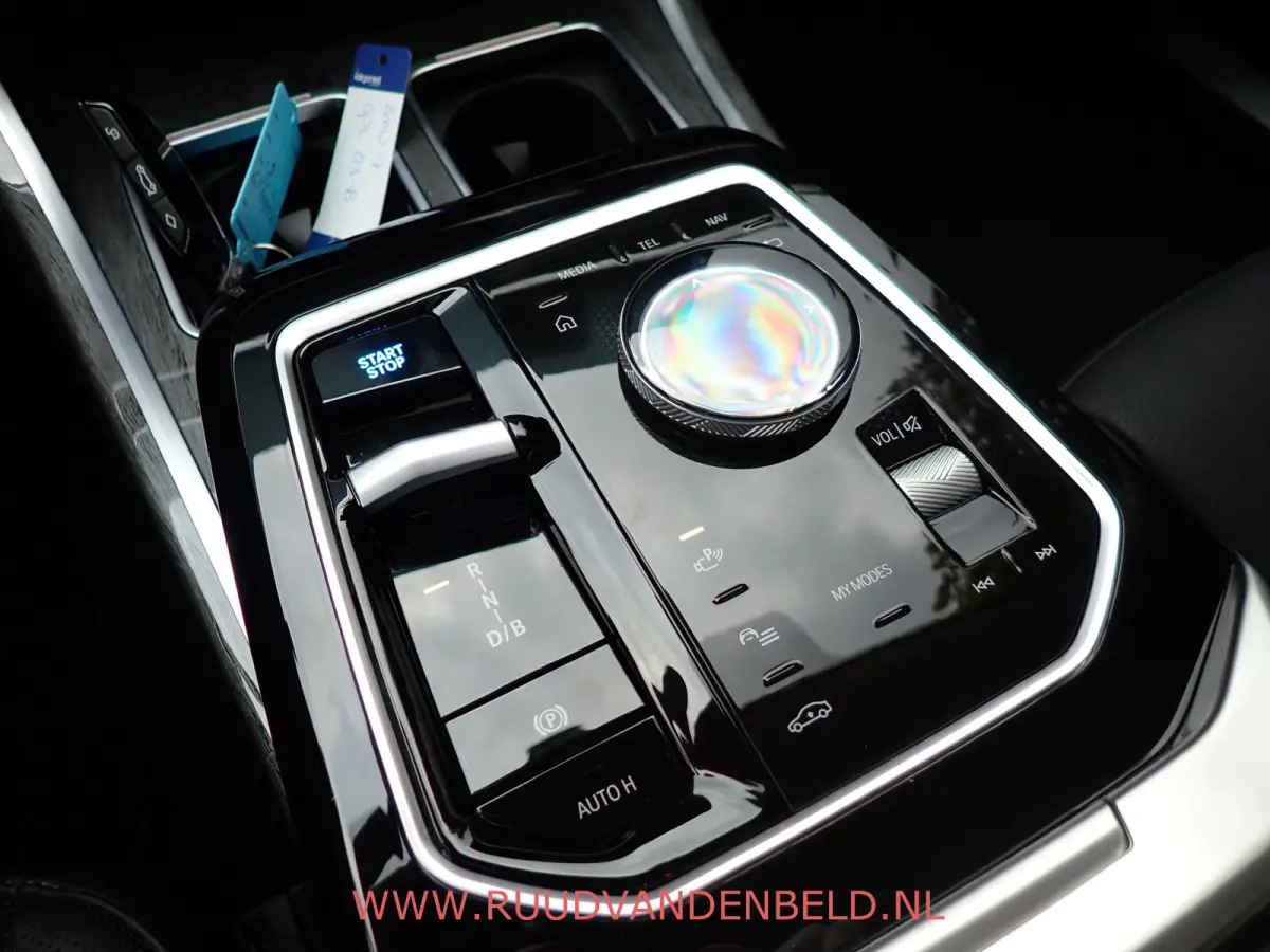 eDrive 106 kWh !! EX BTW 53.636 !! SOH 94% / HEAD-UP / SOFT-CLOSE / ACTIVE-STEERING / 360*