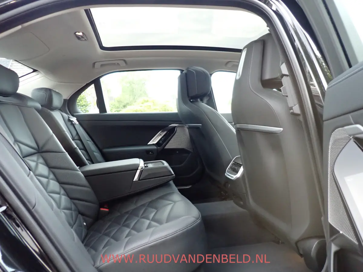 eDrive 106 kWh !! EX BTW 53.636 !! SOH 94% / HEAD-UP / SOFT-CLOSE / ACTIVE-STEERING / 360*