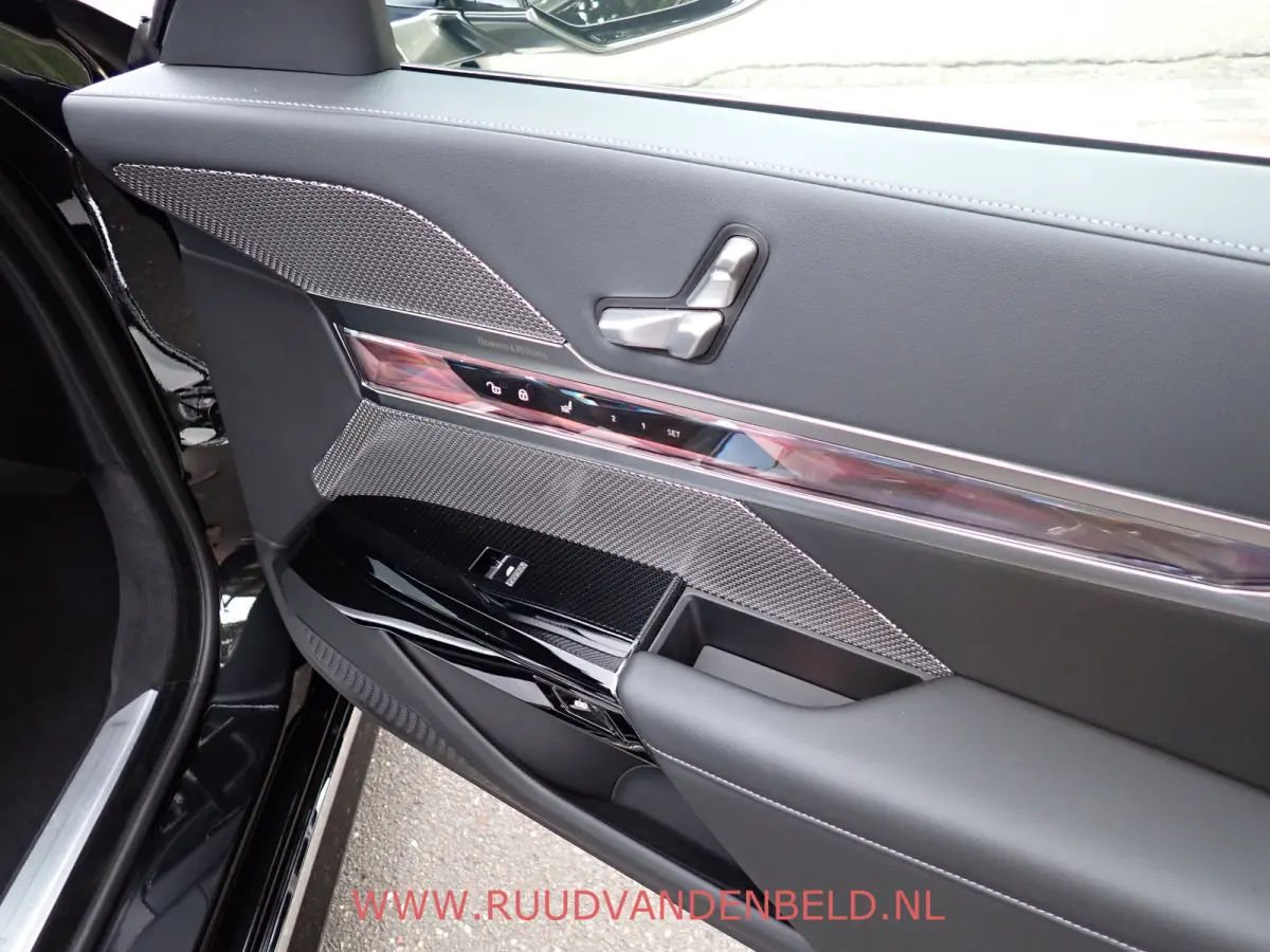 eDrive 106 kWh !! EX BTW 53.636 !! SOH 94% / HEAD-UP / SOFT-CLOSE / ACTIVE-STEERING / 360*