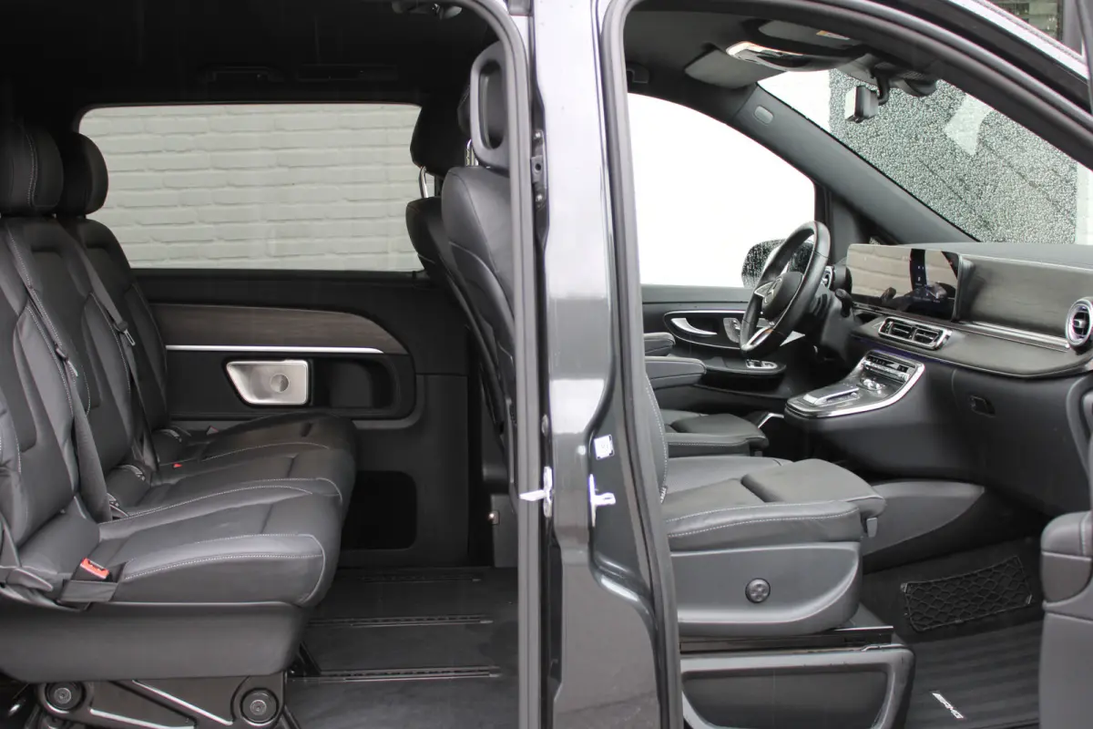 300d / Exclusive / AMG / DC / 4-Matic / Elec Stoelen / 360 Cam / Burmester / Vol Opties / NIEUWSTAAT.