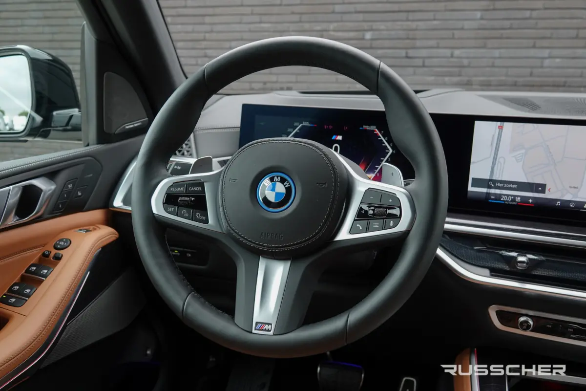 xDrive50e 490Pk X-Drive | M-Sport Pro | Shadowline | Luchtvering | Panoramadak | 360° Camera | Harman-Kardon | Head Up Display | Trekhaak | 22''