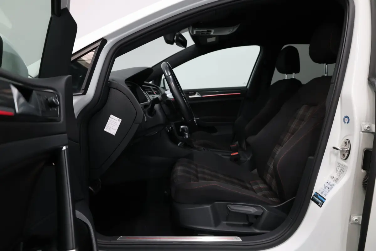 2.0 TSI GTI Performance LED/VIRTUAL/S.VERWARMING/19" LMV/ACC/ECC/LINE/12 MDN GARANTIE!