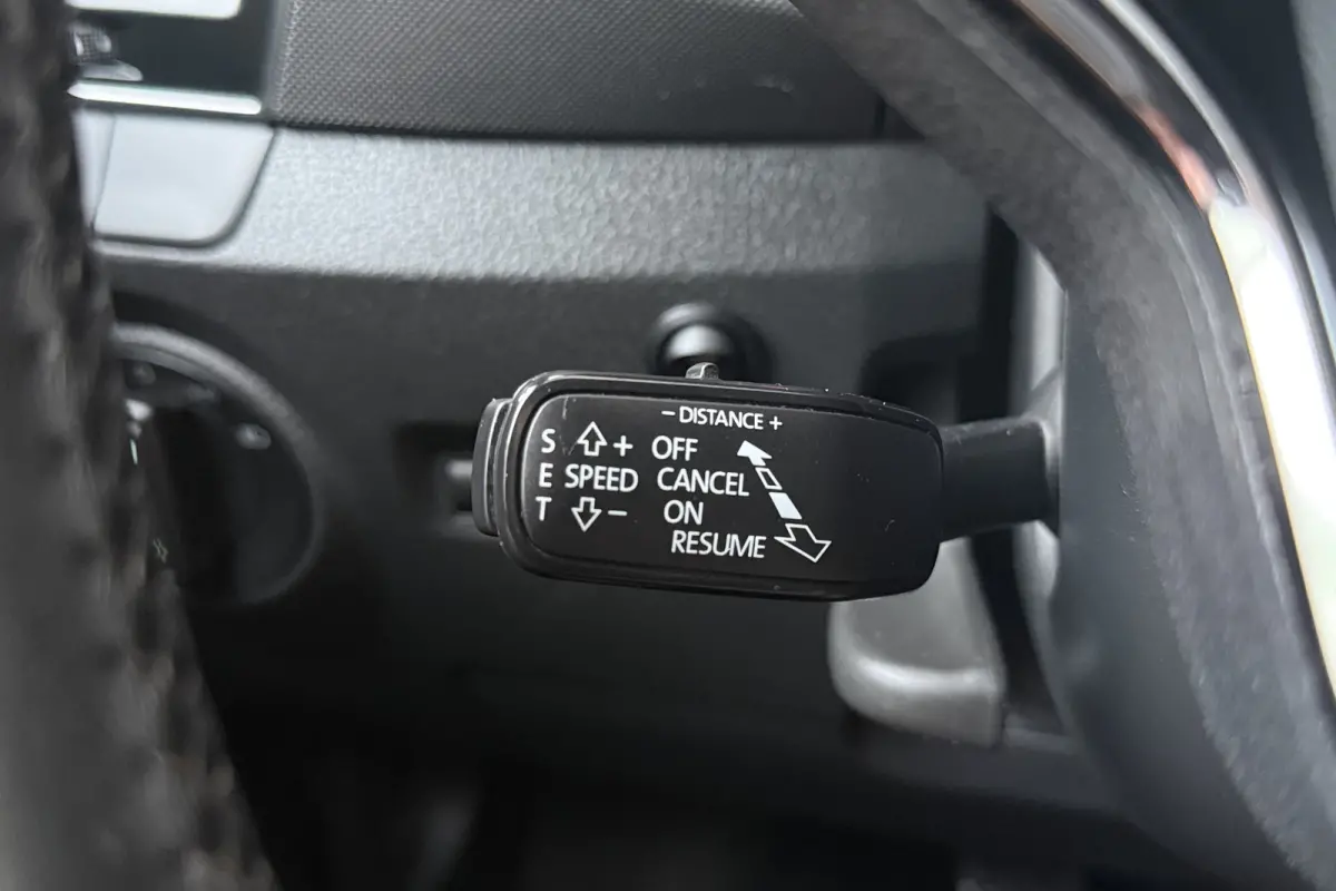 1.0 96 PK TSI Business Carplay Adapt.Cruise Park.sens