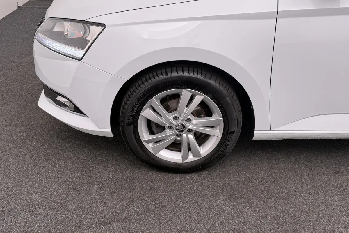 1.0 96 PK TSI Business Carplay Adapt.Cruise Park.sens