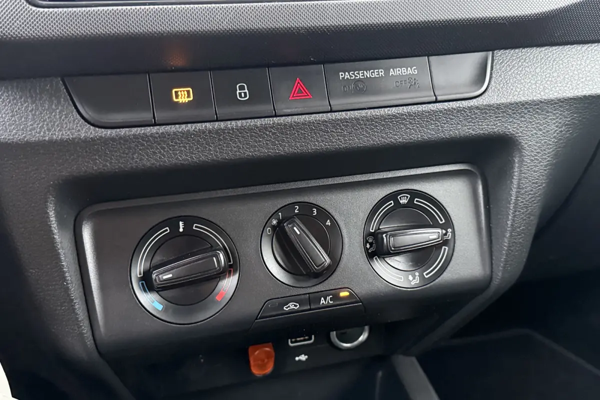 1.0 96 PK TSI Business Carplay Adapt.Cruise Park.sens