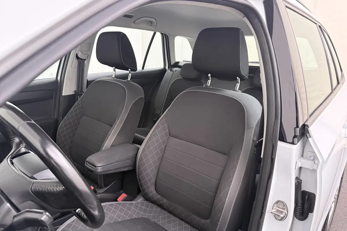 1.0 96 PK TSI Business Carplay Adapt.Cruise Park.sens