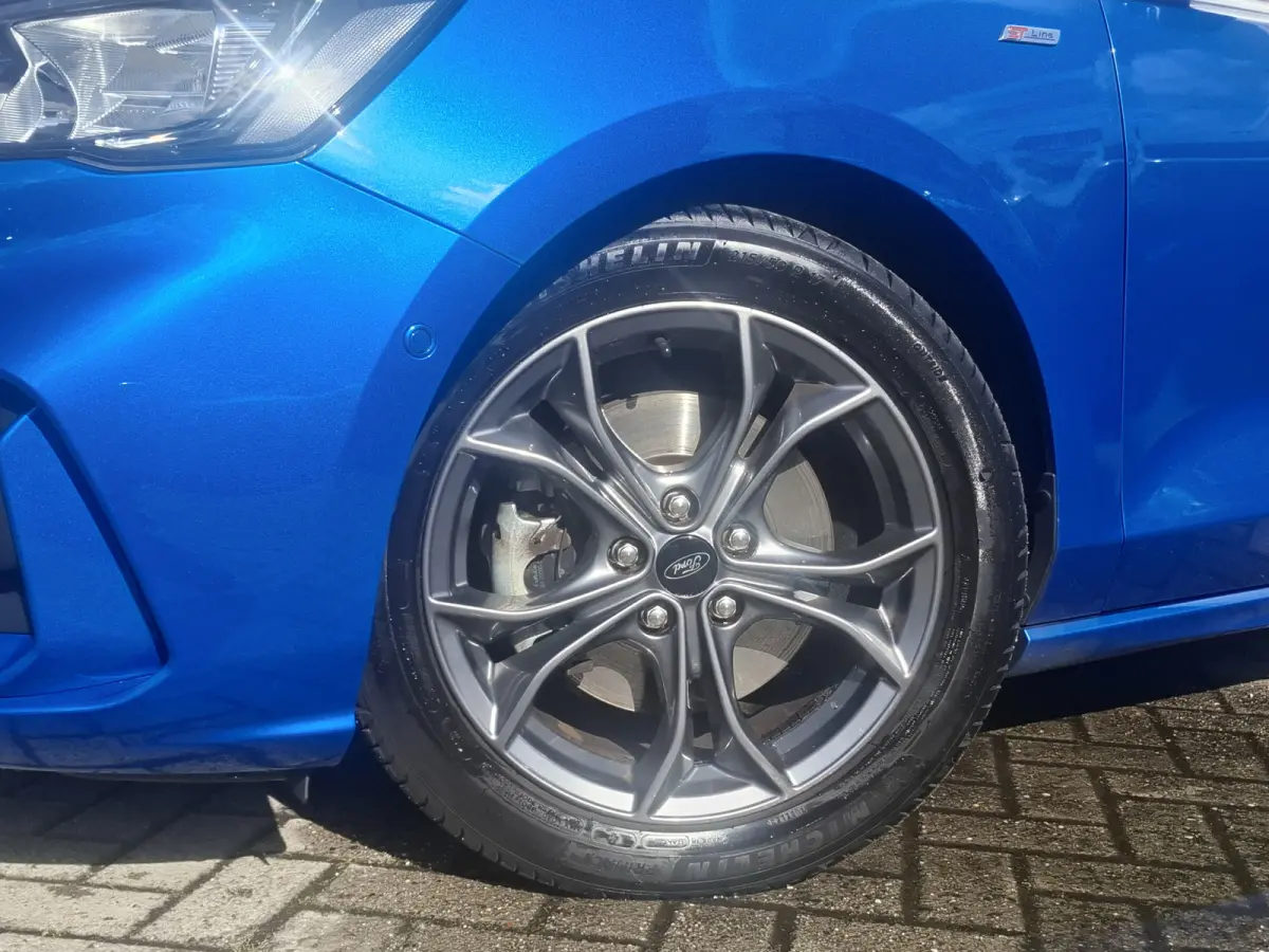 1.0 EcoBoost MHEV ST-Line business | Navigatie/Android/Apple Carplay | LMV 17" | Cruise Control Adaptief | Elektrisch Glazen Panoramadak | Stuur/Voorstoelen/Voorruit Verwarmd | Airco |