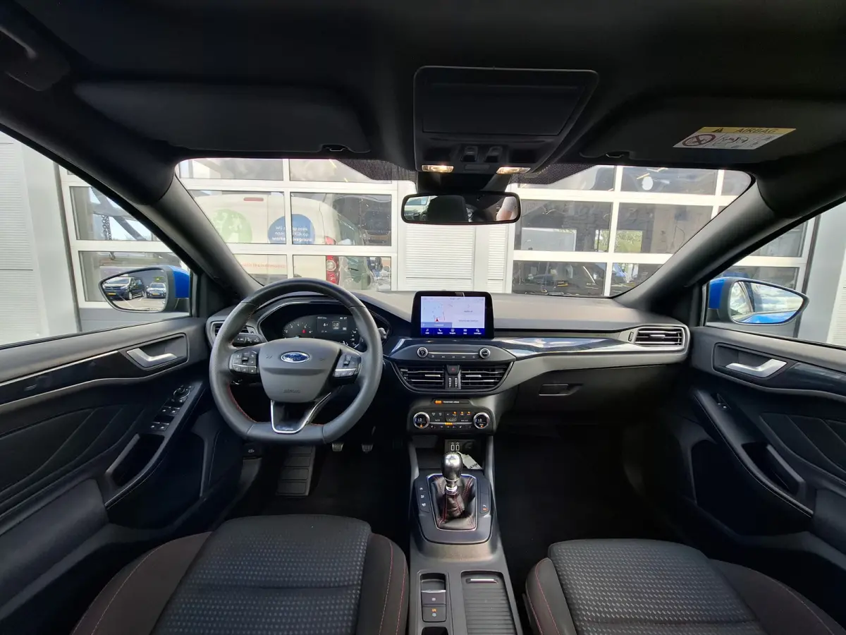 1.0 EcoBoost MHEV ST-Line business | Navigatie/Android/Apple Carplay | LMV 17" | Cruise Control Adaptief | Elektrisch Glazen Panoramadak | Stuur/Voorstoelen/Voorruit Verwarmd | Airco |