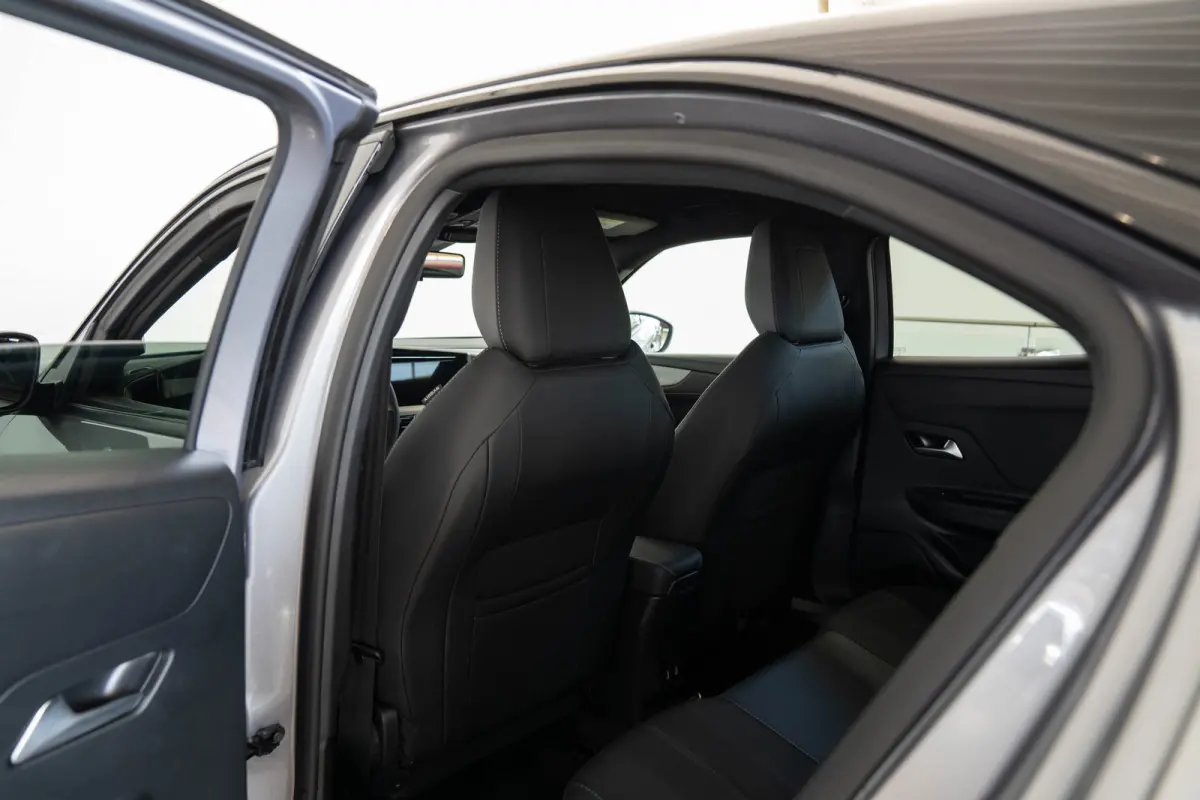 GS 54 kWh | SOH 97% | Navigatie | Camera | Adaptive Cruise | LED Matrix Koplampen | Apple Carplay & Android Auto |