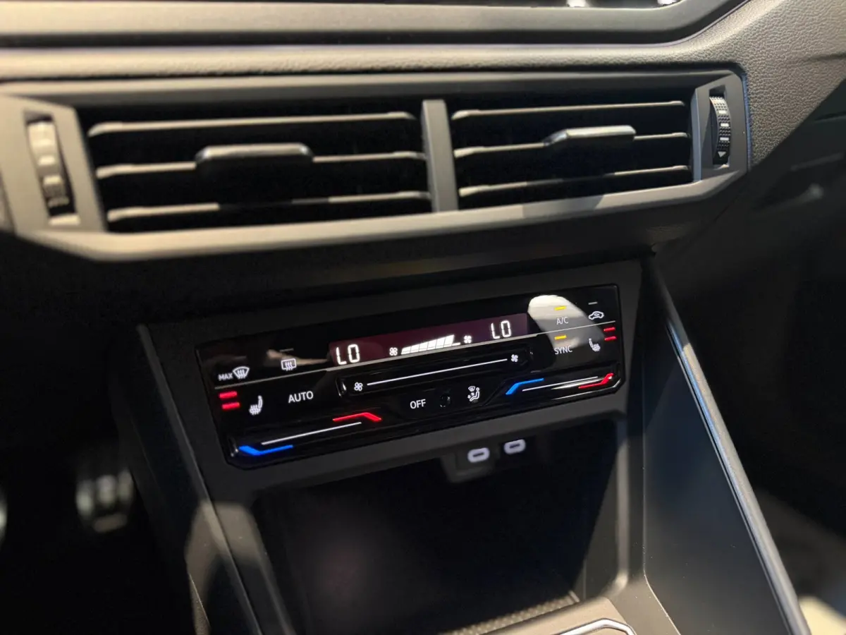 1.0 TSI 3x R-Line |Pano|Virtual Cockpit|Carplay|LED|Stoelverwarming|