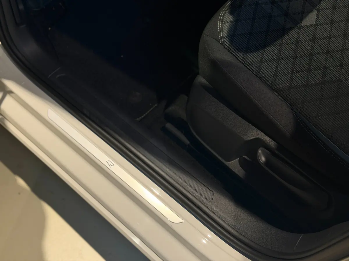 1.0 TSI 3x R-Line |Pano|Virtual Cockpit|Carplay|LED|Stoelverwarming|