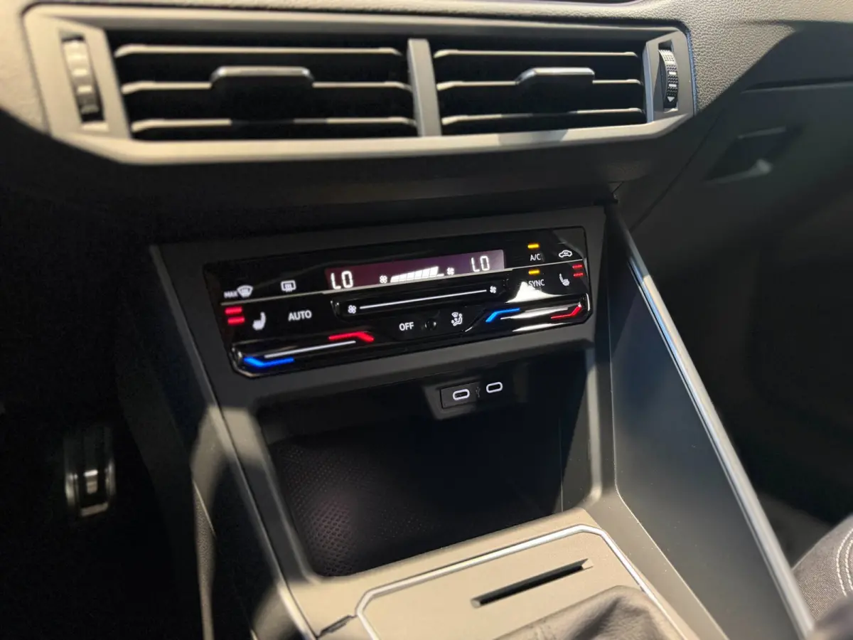 1.0 TSI 3x R-Line |Pano|Virtual Cockpit|Carplay|LED|Stoelverwarming|