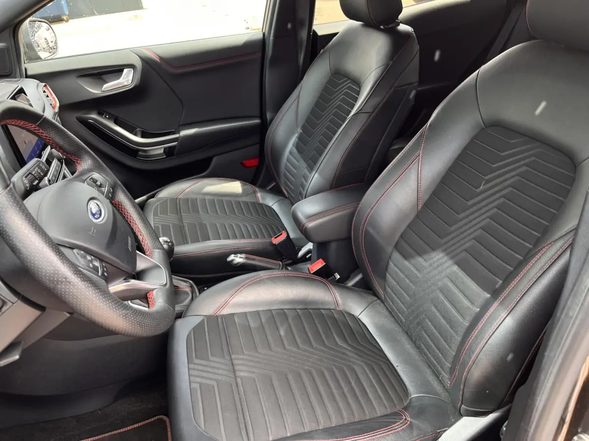 1.0 EcoBoost ST-Line X 155PK Winterpack Cruise Navi B&O Parkeersensoren Achter Climate Privacy Glass 18'' Velgen Full-LED *Sportief*