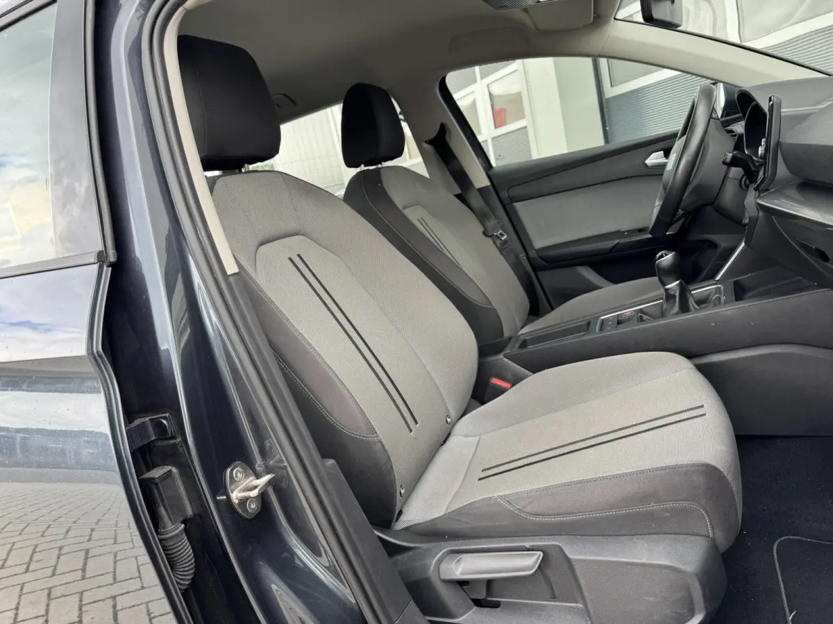 1.0 TSI Style Business Intense | Digital dashboard | Carplay | Adaptive cruise | Sensoren