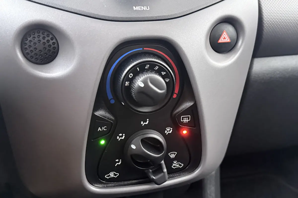 1.0 e-VTi Active Bluetooth DAB LED