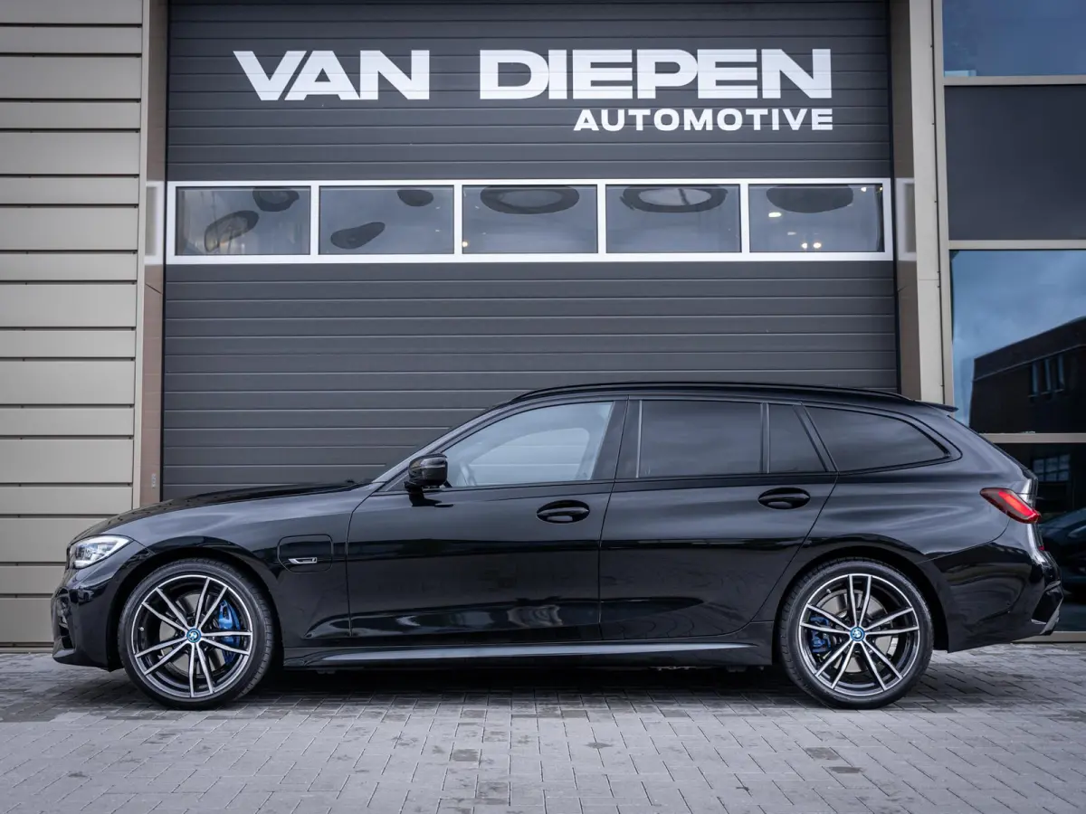 330e High Executive - M-Sport l Laser l Pano l HUD l Memory