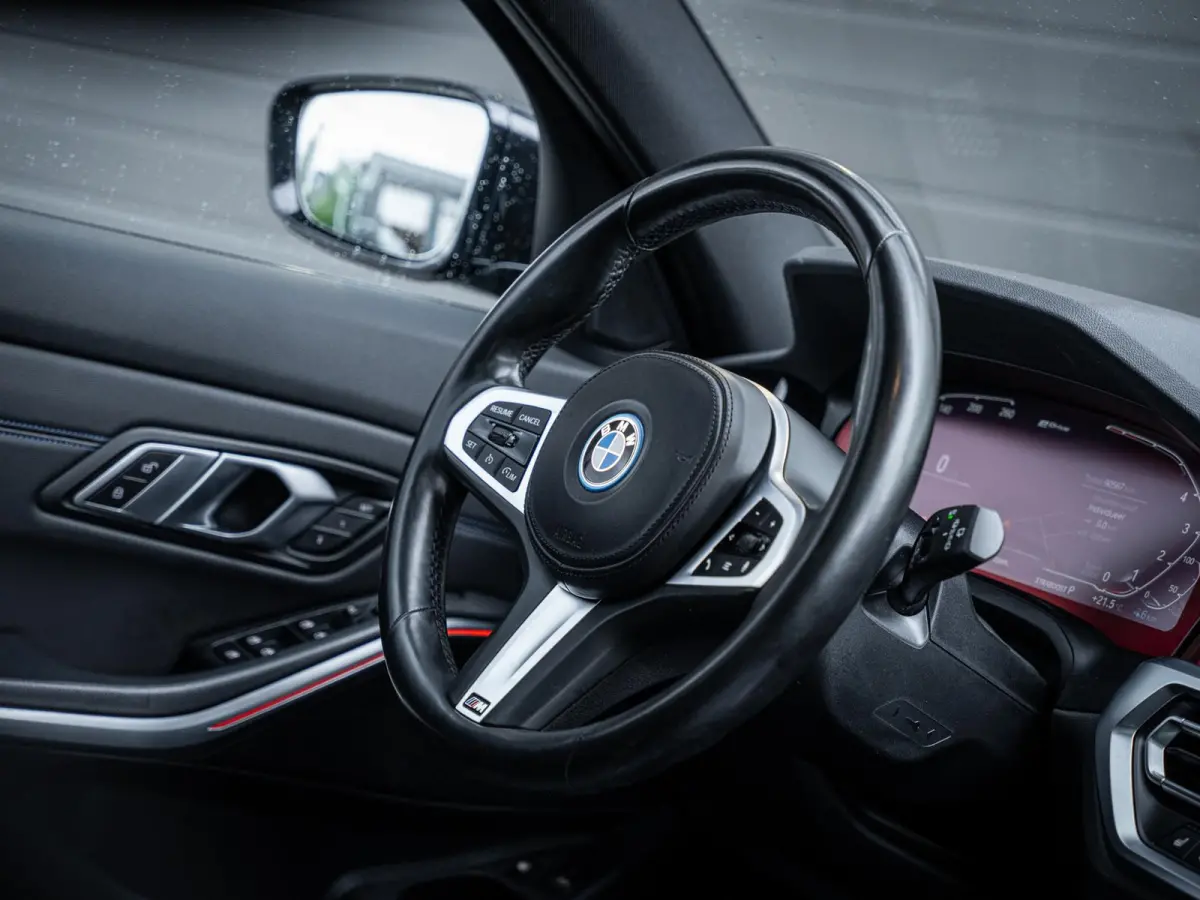 330e High Executive - M-Sport l Laser l Pano l HUD l Memory