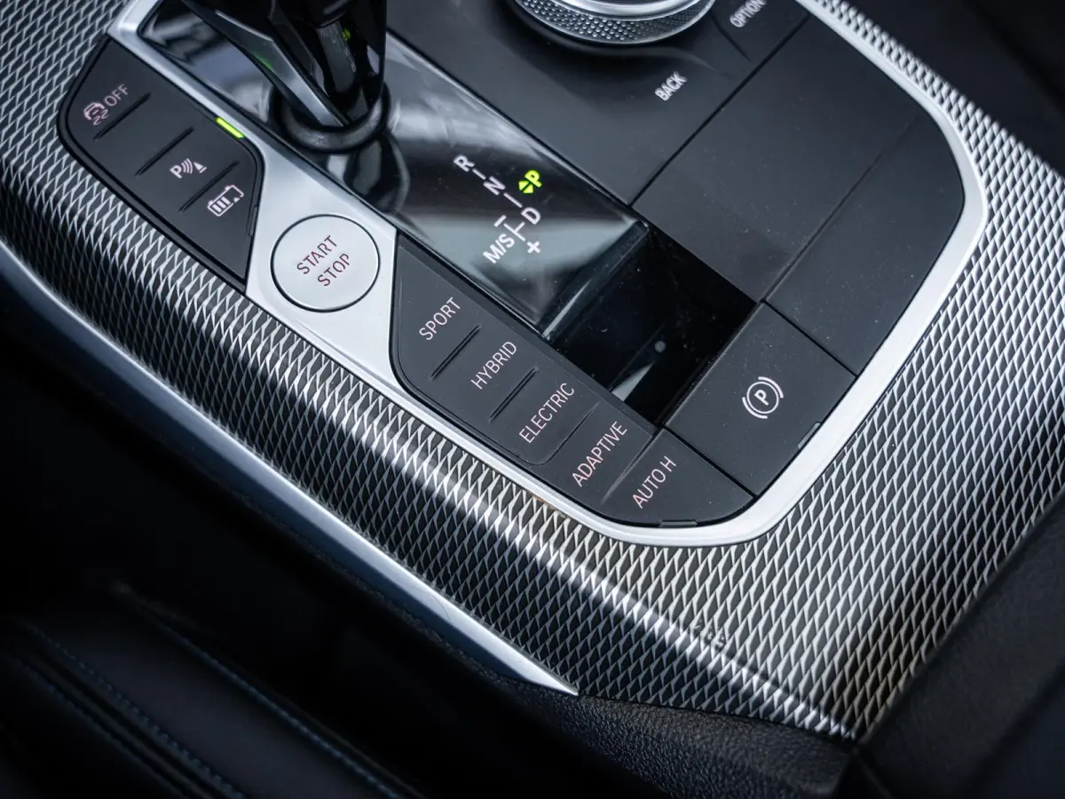 330e High Executive - M-Sport l Laser l Pano l HUD l Memory