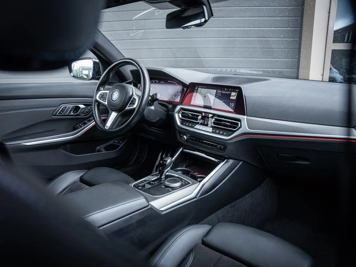 330e High Executive - M-Sport l Laser l Pano l HUD l Memory