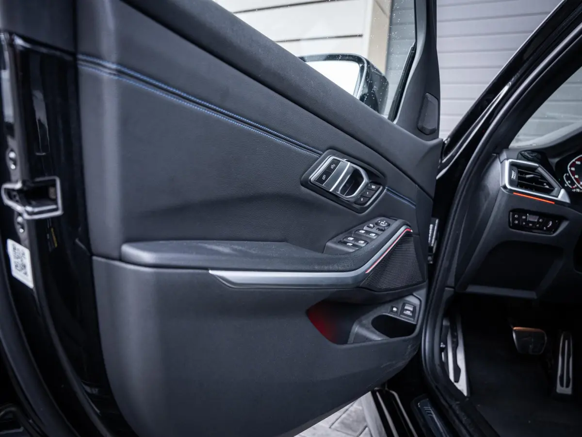 330e High Executive - M-Sport l Laser l Pano l HUD l Memory