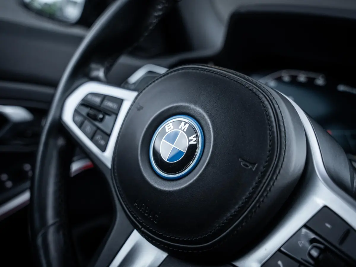 330e High Executive - M-Sport l Laser l Pano l HUD l Memory