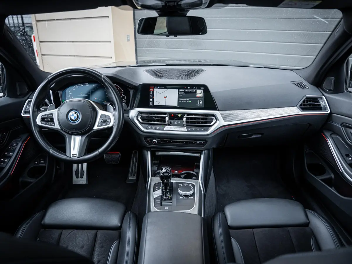 330e High Executive - M-Sport l Laser l Pano l HUD l Memory