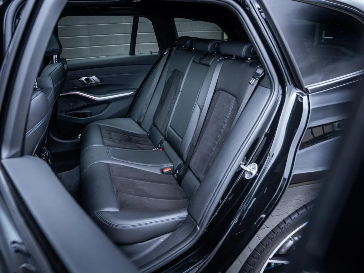 330e High Executive - M-Sport l Laser l Pano l HUD l Memory